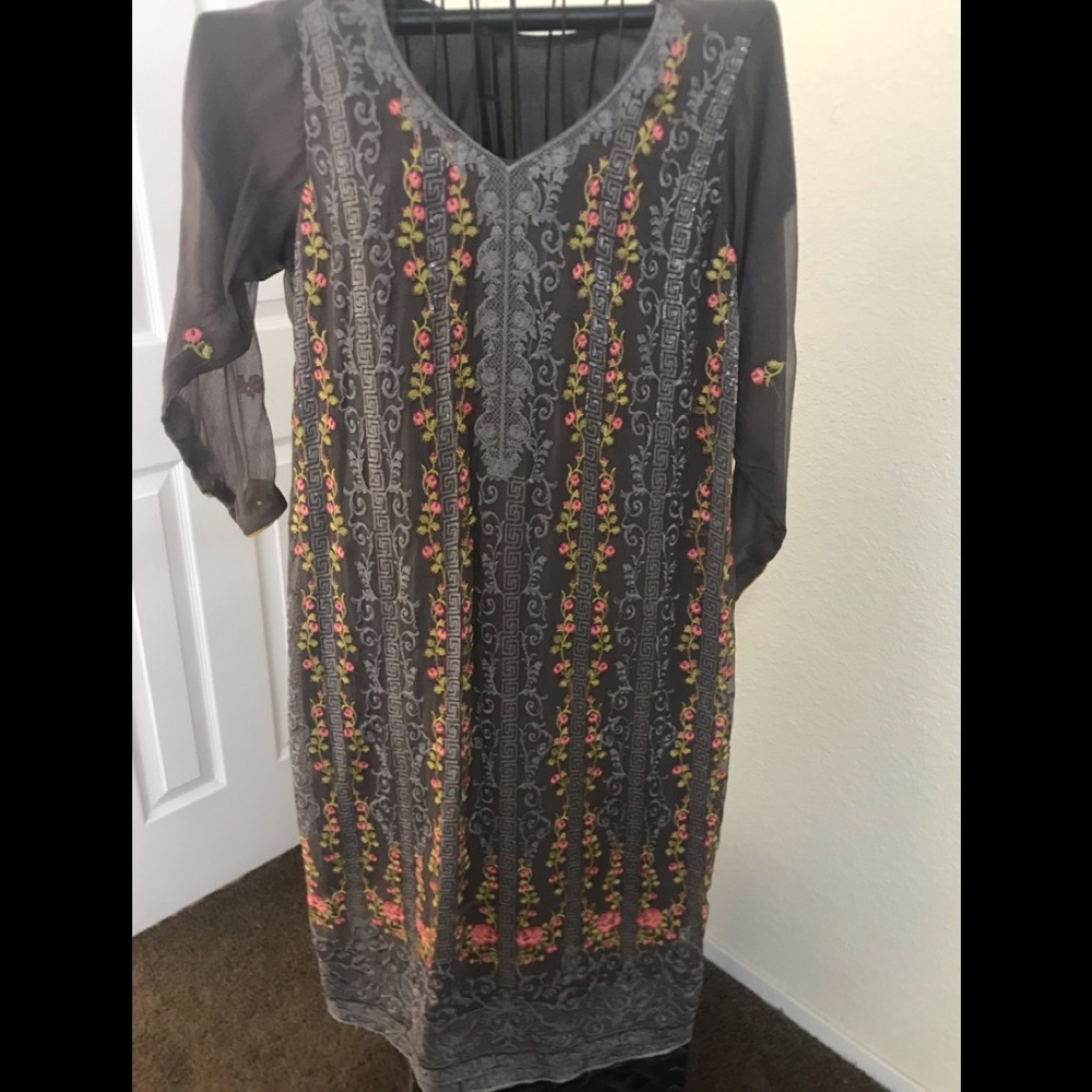 Pakistani Salwar Kameez